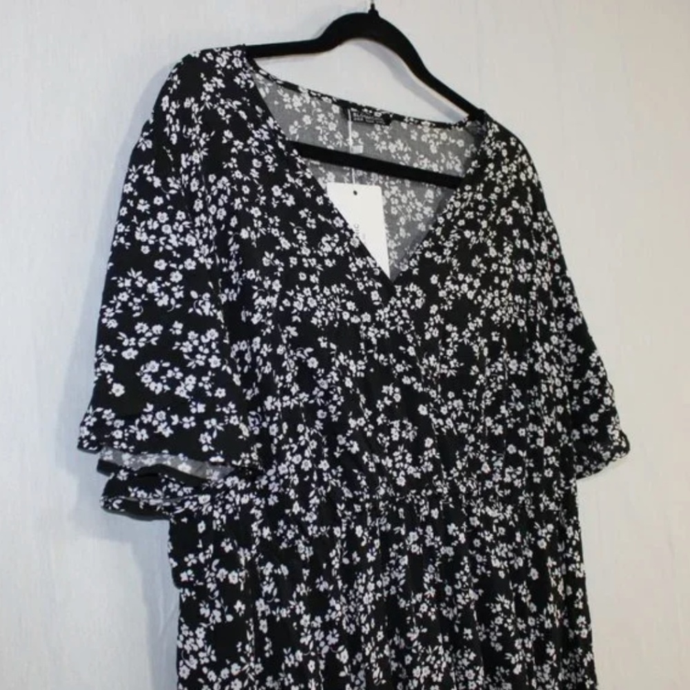 BloomChic Black Floral Dress Size 30 NWT